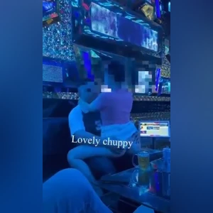 Em chơi bạo bú cu vét máng chịch luôn trong phòng hát karaoke –  Love chubby