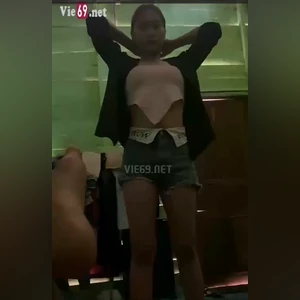 Đổi vị thịt luộc em sinh viên Lào xem vị thế nào có khác vị gái Việt không ?