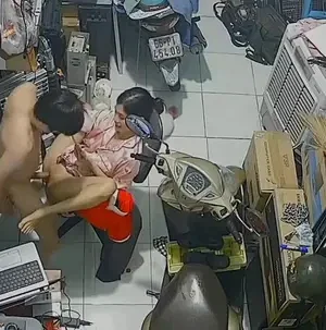 Hack camera vợ chồng Đồng Tháp hồn nhiên làm tình trong cửa hàng điện tử