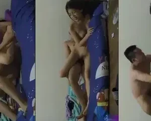 Bé sinh viên năm nhất mới vào đời nên tư thế nào em cũng muốn thử