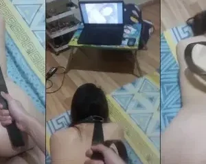 Vừa doggy kiểu nô lệ vừa bật phim sex cho em xem