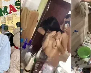 Bất ngờ mở cửa vào tắm chung với cô bạn thân