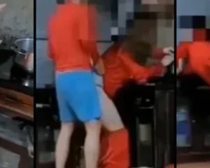 Vợ đang nấu mỳ tôm mà cũng không yên với ông chồng nứng cặc